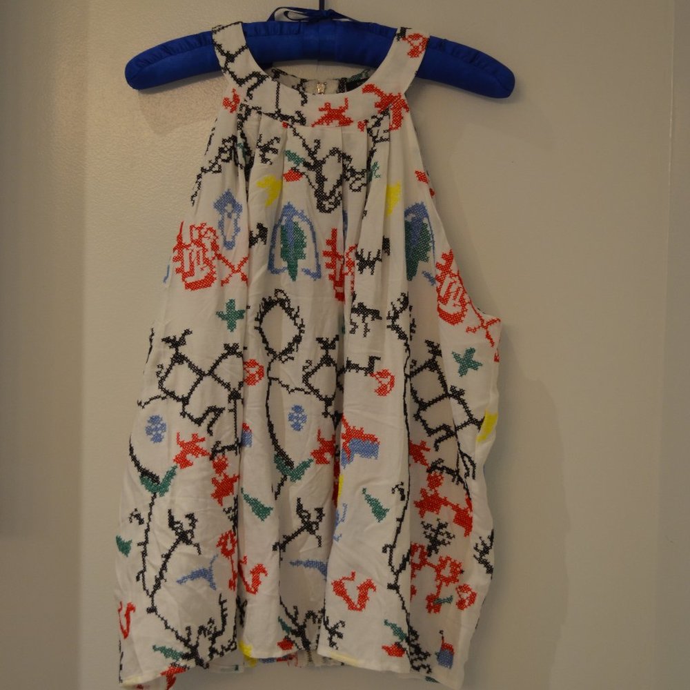 NWT ROMEO & JULIET COUTURE Embroidered Top, L